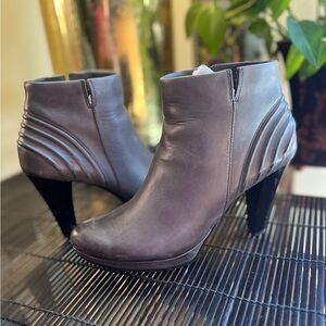 Paul Green Darcy Gray Platform Round Toe Leather Bootie, Size US 8.5